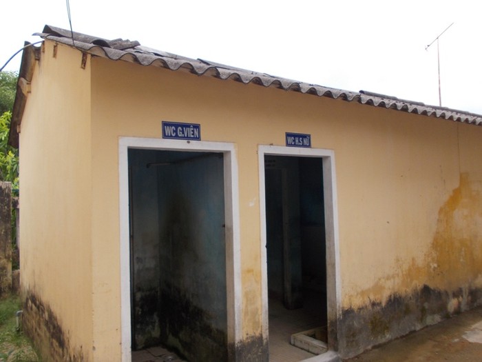 Công trình nhà vệ sinh trường TH Long Sơn